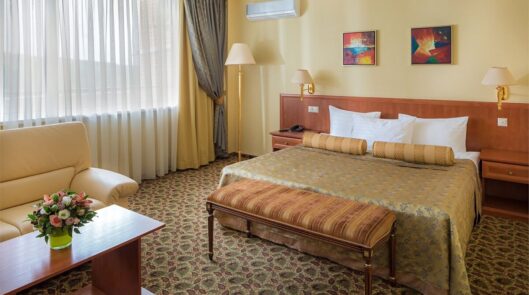 Джуниор делюкс