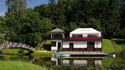 Летняя площадка Эллинг